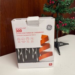 GE String-A-Long Icicle Lights 300 lights